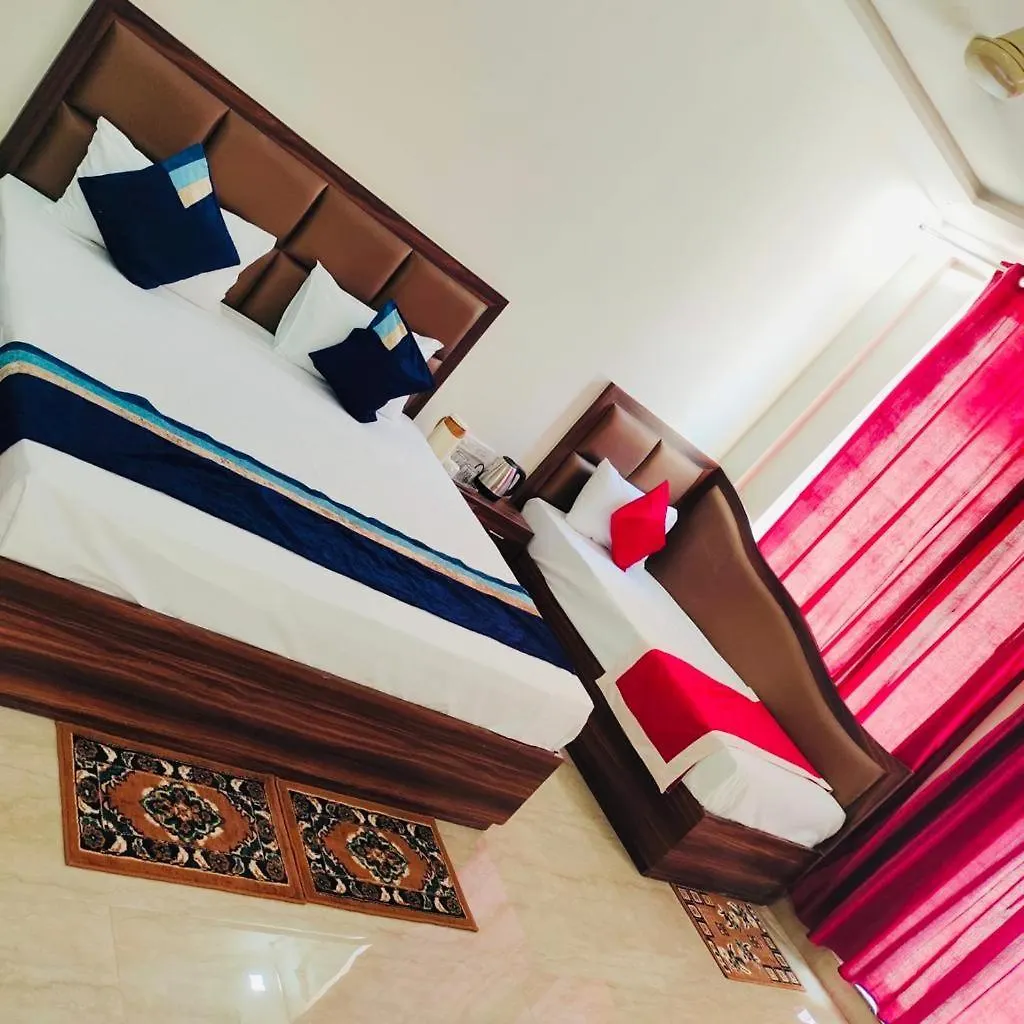 Hotel The Golden Taj By The Golden Taj Group & Hotels Agra  3*, Agra (Uttar Pradesh)